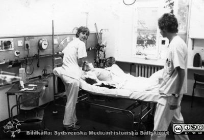 Malmö Allmänna Sjukhus. Ewa Idvall. KIVA. kirurgens intensivvårdsavdelning. 
Från ett album färdigställt av Olle Lundskog i början av 1980-talet och ställt till Sydsvenska Medicinhistoriska Sällskapets förfogande av dennes dotter Gunilla.
Nyckelord: UMAS;MAS;Malmö;Allmänna;Sjukhus;Narkos;Anestesi;Intensivvård