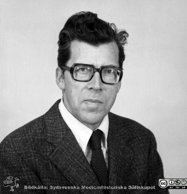 Sven-Erik Bergentz, professor i kirurgi i Malmö
Pärm äldre negativ 1972-1977. Från fotograf Björn Henrikssons samling. Prof Sven-Erik Bergentz, pass, 9/2-72. Från negativ
Nyckelord: UMAS;MAS;Malmö_;Allmänna;Sjukhus;Kirurgi