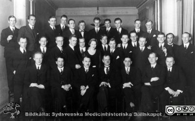 Kurs i kirurgi 1930
Bilder för boken Urologi i Sverige, 1940-1990 av Gustav Giertz. Sid. 13.	Kirurgkursen, 1930. I främsta raden, Johan Cedermark, Ernst Bergenfeldt, John Hellström, Einar Key, Carl Sandahl, Einar Ljunggren och James Hindmansh. Reprofoto
Nyckelord: Urologi;Kirurgi;Kurs