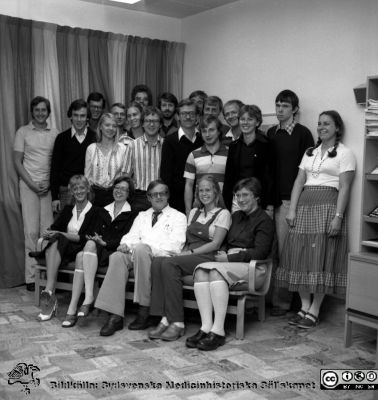 Malmö Allmänna Sjukhus 1981-1983. Kurs på kvinnokliniken
Album MAS 1981-1983. Kurs, KK. Prof. Birger Åstedt i vit rock mitt i första raden. Kanske Claes Hallengren i glasögon och mörk tröja, stående i bildens mitt. Från negativ
Nyckelord: UMAS;MAS;Malmö;Allmänna;Sjukhus;Kvinnoklinik;Gynekologi;BB;Kurs;Studenter;Undervisning