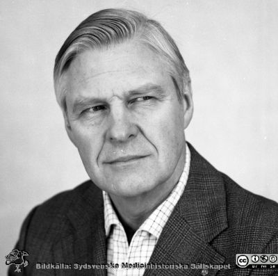 Prof. Nils Gunnar Toremalm
Album MAS 1981-1983 i lasarettsfotograf Björn Henrikssons samling. Från negativ
Nyckelord: UMAS;MAS;Malmö;Allmänna;Sjukhus;Öron;Öron-Näsa-Hals;ÖNH;Oto-Rhino-Laryngologi