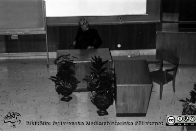 Malmö Allmänna Sjukhus 1983. Avskedsföreläsning i aulan
Album 1983-1984 i fotograf Björn Henrikssons samling. Lars Andréns, avskedsföreläsning, dec, 1983. Från negativ
Nyckelord: UMAS;MAS;Allmänna;Allmänna;Sjukhus;Aula;Röntgen;Föreläsning;Avsked;Pensionering;Avtackning