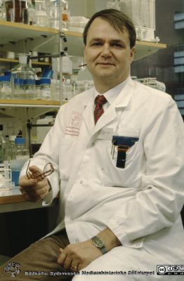 Göran Fex, klinisk kemist i Lund, 1993
Doc. Göran Fex (1942-1998), klinisk kemist i Lund
Nyckelord: Lund;Lasarett;Universitet;Universitetssjukhus;Kemi;Klinisk