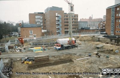 Ny strålbehandlingsavdelning i Lund 1991 - 1993
En av drygt 1100 bilder som dokumenterar utbyggnad av strålbehandlingen vid Onkologiska Kliniken i Lund 1991- 1993. Foto 1991-03-04.
Nyckelord: Lasarettet;Lund;Universitet;Universitetssjukhus;Radiologi;Onkologi;Cancer;Strålbehandling;Bygge