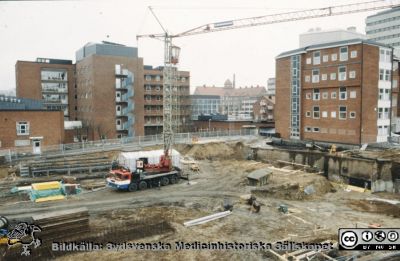 Ny strålbehandlingsavdelning i Lund 1991 - 1993
En av drygt 1100 bilder som dokumenterar utbyggnad av strålbehandlingen vid Onkologiska Kliniken i Lund 1991- 1993. Foto 1991-03-04.
Nyckelord: Lasarettet;Lund;Universitet;Universitetssjukhus;Radiologi;Onkologi;Cancer;Strålbehandling;Bygge