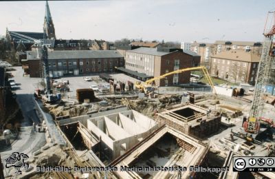Ny strålbehandlingsavdelning i Lund 1991 - 1993
En av drygt 1100 bilder som dokumenterar utbyggnad av strålbehandlingen  vid Onkologiska Kliniken i Lund 1991- 1993. Foto 1991-04-11.
Nyckelord: Lasarettet;Lund;Universitet;Universitetssjukhus;Radiologi;Onkologi;Cancer;Strålbehandling;Bygge