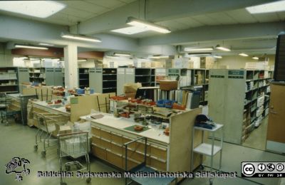 Sjukhusets centralförråd på Gastelyckan i Lund 1988
Sjukhusets centralförråd på Gastelyckan i Lund när det var nybyggt 1988. - 
Foto i sjukhusfotografernas efterlämnade blandade arkiv. 
Nyckelord: Lund;Universitet;Universitetssjukhus;Förråd;Centralförråd