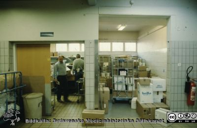 Sjukhusets centralförråd på Gastelyckan i Lund 1988
Sjukhusets centralförråd på Gastelyckan i Lund 1988 när det var alldeles nybyggt. 
Foto i sjukhusfotografernas efterlämnade blandade arkiv. 
Nyckelord: Lund;Universitet;Universitetssjukhus;Förråd;Centralförråd