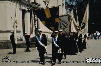 Doktorspromotion i Lund i slutet på 1980-talet
Studenteras fanborg ansluter sig sist i processionen.
Nyckelord: Lund;Universitet;Promotion;Doktorspromotion;Procession;Fanborg;Fanor;Fana