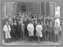 Filnamn=kursbild_1927numCopp.jpg
Filstorlek=135KiB
Dimensioner=1024x765
Uppladdade datum=26 Jan 2015 kursbild_1927numCopp.jpg