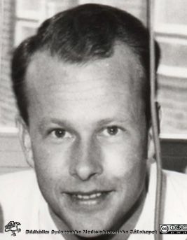 Rune Strömblad. 
Utsnitt ur ett foto med honom, Per Ohlin och Mats Falk vid en kymograf något av åren runt 1960. Bildkälla: Olle Hammar.
Nyckelord: Meducinska fakulteten;Lunds universitet;fysiologiska institutionen