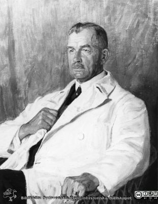 Lars Edling (1878 - 1962), överläkare på radiologiska kliniken i Lund
Lars Edling (1878 - 1962). Oljemålning av Endis Bergström 1928. Lunds Universitet (sid 203)
