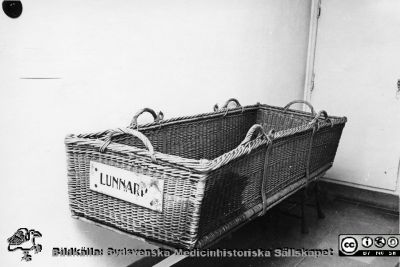 Lunnarpskorgen
Sjuktransport, Lunnarp i Skåne
Nyckelord: Medicinhistoriska;Museet;Lund;Sjuktransport;Ambulans;Transportkorg;Kapsel 11