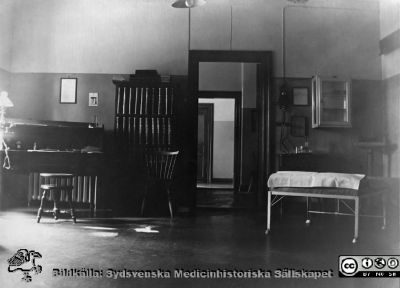 Ett ögonundersökningsrum i mitten på 1920-talet.
Lasarettet i Lund. Ett ögonundersökningsrum i mitten på 1920-talet.
Nyckelord: Ögon;Klinik;Lasarettet i Lund;Medicinska fakulteten;Undersökningsrum