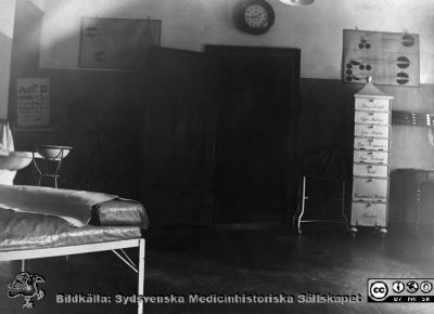 Ögonkliniken i Lund i mitten på 1920-talet
Ett ögonundersökningsrum i mitten på 1920-talet.
Nyckelord: Ögon;Klinik;Lasarettet i Lund,Medicinska fakulteten;Undersökningsrum
