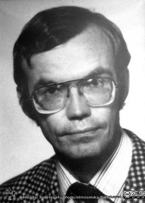 Olle Johnell , professor i ortopedi vid Malmö Allmänna Sjukhus.
Olle Johnell (1945 - 2006), professor i ortopedi vid Malmö Allmänna Sjukhus.
Nyckelord: Ortopedisk;Klinik;Malmö;Allmänna;Sjukhus