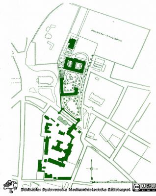 Lasarettet år 1918 efter utvidgningen till norra området. 
Man ser södra lasarettsområdet, övergångarna över Allhelgona Kyrkogata, Kvinnokliniken och medicinska kliniken. Från Flaum 1968, motstående sidan 212.
Nyckelord: Lasarettet;Lund;Universitetssjukhuset;USiL;Karta;Flaum;Södra;Norra;Området