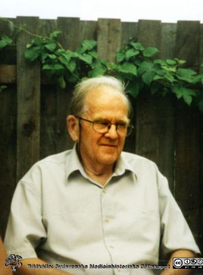 John-Erik Johnsson (f. 1925), gyn-onkolog i Lund
John-Erik Johnsson (f. 1925), klinikchef på avdelningen för gynekologisk onkolog 1968-1982, och därefter verksam i andra läkarroller. Foto troligen 2003. Bildkälla: hustrun Karin 2016.
Nyckelord: Lasarettet;Lund;Universitetssjukhuset;USiL;Onkologisk;Radiologisk;Klinik
