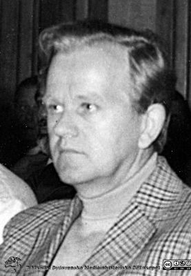 John-Erik Johnsson (f. 1925), gyn-onkolog i Lund
John-Erik Johnsson (f. 1925), klinikchef på avdelningen för gynekologisk onkolog 1968-1982, och därefter verksam i andra läkarroller. Foto rimligen på 1970-talet på en europeisk konferens om gynekologisk cancer. Bildkälla: hustrun Karin 2016.
Nyckelord: Lasarettet;Lund;Universitetssjukhuset;USiL;Radiologiska;Kliniken;Onkologiska;Gynekologiska