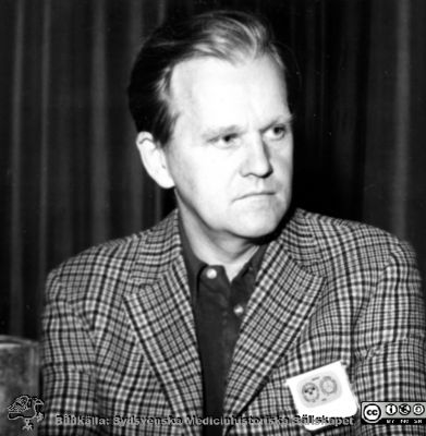 John-Erik Johnsson (f. 1925), gyn-onkolog i Lund
John-Erik Johnsson (f. 1925), klinikchef på avdelningen för gynekologisk onkolog 1968-1982, och därefter verksam i andra läkarroller. Foto rimligen på 1970-talet på en europeisk konferens om gynekologisk cancer. Bildkälla: hustrun Karin 2016.
Nyckelord: Lasarettet;Lund;Universitetssjukhuset;USiL;Onkologiska;Radiologiska;Kliniken;Gynekologiska