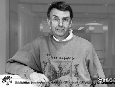 Jan Westin 1992
Jan Westin (klinikchef på medicinska kliniken i Lund). Foto i samband med att han fick "Årets Kerstinpris", utdelat till "Årets ledare" av Sveriges Personaladministrativa förening 1992. Kerstin efter Kerstin Hesselgren, som var den första kvinnliga riksdagsledamoten mm och som bildade det som senare blev SPF och idag (2016) heter HR-föreningen.
Nyckelord: Lasarettet;Lund;Universitetssjukhuset;USiL;Internmedicinska;Kliniken