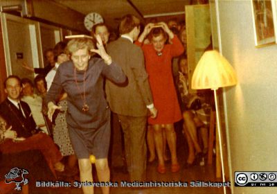 Fest på avdelningen för Klinisk Kemi i Lund 1947-1997
3	Bilder på A1-ark f. klin-kem jubileum 1997.Gamla bilde 	Bl. a Per Arne Öckerman
Nyckelord: Lasarettet;Lund;Universitetssjukhuset;USiL;Klinisk;Kemi;Avdelningen