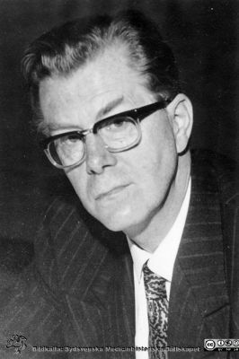 Dr Trygve Brekke 1963.
Porträtt från plastikkirurgiska kliniken i Malmö. Påskrift på baksidan: Dr Tryggve Brekke 1963. Bildkälla Henry Svensson, Plastikkirurgiska kliniken i Malmö. - Norsk plastikkirurg verksam i Oslo.
Nyckelord: UMAS;Malmö Allmänna Sjukhus;Plastikkirurgi;SUS Malmö;Norge;Olso