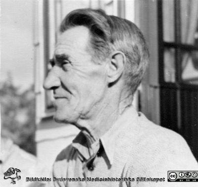 John Albin Persson, donator. 
John Albin Persson (1884 - 1969). Foto troligen i mitten på 1960-talet. Fotograf okänd.
Nyckelord: Miljonär;Torhamn;Donator;IBM;John och Augusta Perssons stiftelse;Medicinska fakulteten;Lunds universitet;JAP