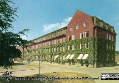 Lasaettet. Lund. Ortopediska kliniken
Lasaettet. Lund. Ortopediska kliniken. Efter tryckt vykort. Lasarettskiosken Allan Wahlström, Lund. Foto på 1960-talet före september 1967 då vänstertrafik avskaffades.Från saamma vykort som bild SMHS2679
Nyckelord: Lasarettet;Lund;Universitetssjukhus;USiL;Ortopedisk;Klinik;Vykort