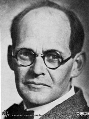 Robin Fåhraeus, framträdande professor i Uppsala.
En av Erik Ask-Upmarks bästa vänner där. Han var mycket uppskattad av Ask-U. Bildkälla Erik Ask-Upmarks autobiografi 1969.
Nyckelord: Medicinska fakulteten i Uppsala;Patologi;Sänkan