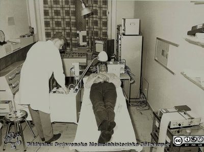 Mätning av regionalt blodflöde i hjärnan c:a 1965
Bild från Jarl Risbergs laboratorium c:a 1965. Apparatur för mätning av regionalt blodflöde i hjärnan. Bildkälla Jarl Risberg.
Nyckelord: Lasarettet;Lund;Universitetssjukhuset;USiL;Psykiatriska;Kliniken;Neuropsykiatri;Neuropsykologi