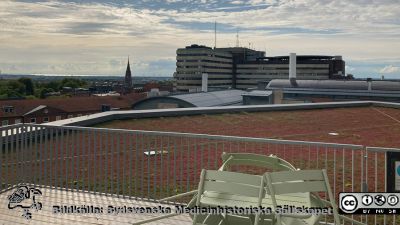 Vid invigningen av Forum Medicum i Lund. 
Utsikt mot väster från takterrassen. Allhelgonakyrkan och Skånes Universitetssjukhus (SUS) i Lund i fonden.. Foto Lars Malm 2023-08-30.
Nyckelord: Forum Medicum;Medicinska fakulteten;Lunds universitet;Invigning;Forskning;Utbildning;Centralblocket;Universitetssjukhuset i Lund;SUS