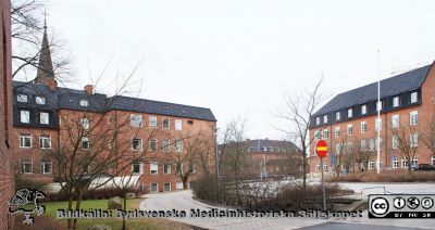 1918 års medicinska klinik,  Universitetssjukhuset SUS Lund 2012
Universitetssjukhuset SUS Lund, mars 2012. 1918 års medicinska klinik, sydfasaden och rehabhusets norra och östra delar. Emellan dem i bakgrunden f.d. SSSH, senare administrationsbyggnad och psykiatrisk mottagning. Till vänster Allhelgonakyrkans torn.
Nyckelord: Universitetssjukhuset SUS Lund;USiL;Medicinska;Klinik;Rebabilitering;Psykiatrisk;Administration