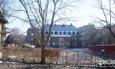 Fasad åt väster på gamla kirurgiska klinikens norra del.
Huset rymmer nu Centrum för genusvetenskap.
Foto från gamla lasarettskökets trappa. Det byggnaden innehåller  teologiska institutioner.
Nyckelord: Teologiska institutioner;Teologisk fakultet;Lunds universitet