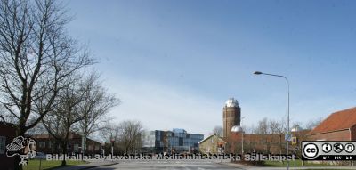 Forum Medicum under byggnad
Foto från Sölvegatans mynning in i Tunavägen. Astronomiska institutionen till höger med kupoler för astronomiska teleskop. Lunds Tekniska Högskola till vänster.
Nyckelord: Medicinska fakulteten;Lunds universitet;Bygge;Institution