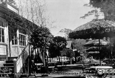 Ängelholm. En sommarservering.
Efter diabild i sjuksköterskan Lillie Börjessons  samling från Ängelholms sjukhus.
Nyckelord: Lasarett;Engelholm;Ängelholm