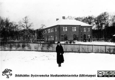 Ängelholms sjukhus. En snörik vinterdag.
Bild ii sjuksköterskan Lillie Börjessons samling från Ängelholms sjukhus. En snörik vinterdag.
Nyckelord: Engelholm;Ängelholm;Sjukhus;Vinterbild