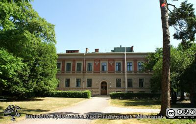 F.d. anatomiska institutionen i Lund en försommardag 2018. 
Fasad mot söder. Huset rymmer nu gymnasieskolan ProCivitas.
Nyckelord: Anatomisk;Institution;Medicinsk;Fakultet;Lund;Universitet;Fasad;Gymnasieskola