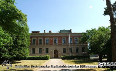 F.d. anatomiska institutionen i Lund en försommardag 2018. 
F.d. anatomiska institutionen i Lund en försommardag 2018. Fasad mot söder. Huset rymmer nu gymnasieskolan ProCivitas.
Nyckelord: Anatomisk;Institution;Lund;Medicinsk;Fakultet;Gymnasieskola