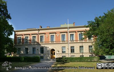 Anatomiska institutionen i Lund. 
Anatomiska institutionen i Lund. Sedan 2014 finns gymnasieskolan ProCivitas i byggnaden. Fasad mot söder. Foto Berndt Ehinger
Nyckelord: Anatomisk;Institution;Lund;Universitet;Medicinsk;Fakultet;Gymnasium