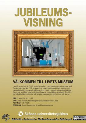 Poster från SUS angående Lasarettet i Lunds 250-årsjubileum
Poster från SUS angående Lasarettet i Lunds 250-årsjubileum som uppmärksammades med en särskild visning på Livets Museum. SUS visade också ett antal korta inslag varje fredag under hösten 2018 i det interna nätverket om 250-årsjubileet, liksom på ett antal korta inslag på lokaltrafikens tåg och bussar. Enligt SUS egen hemsida är sjukhuset grundat 2010 och alltså år 2018 8 år gammalt (i verkligheten 7 eftersom det inte kom igång som administrativ juridisk enhet förrän 2011 på grund av olika missgrepp när beslut om bildandet skulle fattas.
Nyckelord: Universitetssjukhus;SUS;USiL;Lund;Malmö