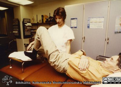 Ortopediska kliniken i Lund 1986. Ortopeden avdelning 1. Linda Strand, sjukgymnast
Från ortoped klin album 01, Lund. Fotograf Berit Jakobsson.  1986. Ortopeden avdelning 1. Linda Strand, sjukgymnast
Nyckelord: Universitetssjukhus;USiL;Kliniker;Ortopedi;Personal;Fysioterapi;Fysioterapeut