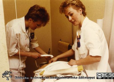 Ortopediska kliniken i Lund 
Från ortoped klin album 01, Lund. Fotograf Berit Jakobsson.  1986. Ortopeden avdelning 11.
Nyckelord: Lund;Universitetssjukhus;USiL;Kliniker;Ortopedi;Personal