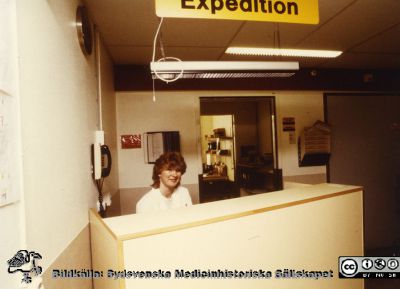 Ortopediska kliniken i Lund 1986. Akutmottagningen
Från ortoped klin album 01, Lund. Fotograf Berit Jakobsson.  1986. Akutmottagningen
Nyckelord: Lund;Universitetssjukhus;USiL;Kliniker;Ortopedi;Personal;Mottagning;Akut