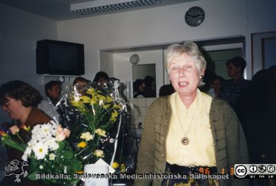 Ortopediska kliniken i Lund 1996. Sekreteraren Christel Duck avtackas.
Från ortoped klin album 01, Lund. Fotograf Berit Jakobsson. 1996. Sekreteraren Christel Duck avtackas.
Nyckelord: Lund;Universitetssjukhus;USiL;Kliniker;Ortopedi;Avtackning. Uppvaktning;Läkarsekreterare