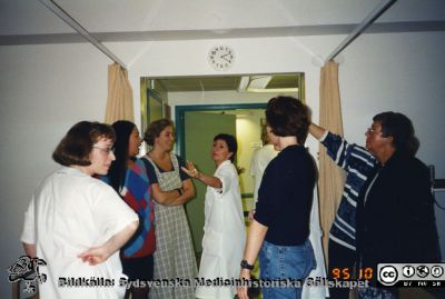 Ortopediska kliniken i Lund 1995. Invigning av ortopedens kortvårdsavdelning.
Från ortoped klin album 01, Lund. Fotograf Berit Jakobsson. 1995. Invigning av ortopedens kortvårdsavdelning.
Nyckelord: Lund;Universitetssjukhus;USiL;Kliniker;Ortopedi;Vård;Avdelningar;Korttidsvård;Invigning