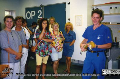 Ortopediska kliniken i Lund 1992 Studebesök på Djursjukhuset i Helsingborg.
Från ortoped klin album 01, Lund. Fotograf Berit Jakobsson. 1992 Studebesök på Djursjukhuset i Helsingborg. Interiör därifrån.
Nyckelord: Lund;Universitetssjukhus;USiL;Kliniker;Ortopedi;Vård;Avdelningar;Djursjukhus;Studiebesök