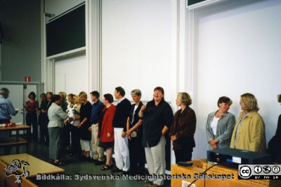 Ortopediska kliniken i Lund 2000. Kvalitetsutskottet i arbete. 
Från ortoped klin album 01, Lund. Fotograf Berit Jakobsson. 2000. Kvalitetsutskottet i arbete. Utbildning.
Nyckelord: Lund;Universitetssjukhus;USiL;Kliniker;Ortopedi;Kvalitetssäkring;Utbildning