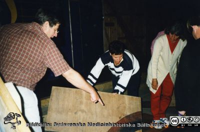 Ortopediska kliniken i Lund 2000. Personalträff på kursnöjesgården Estancia. 
Från ortoped klin album 01, Lund. Fotograf Berit Jakobsson. 2000. Personalträff på kursnöjesgården Estancia. Gästande fransk-ryske ortopeden Philippe Kopylov m.fl.
Nyckelord: Lund;Universitetssjukhus;USiL;Kliniker;Ortopedi;Personalträff