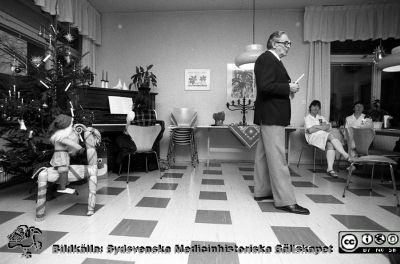 Julgudstjänst på Lasarettet i Lund 1983
Lasarettsfotograferna i Lund,  pärm  Sv/v Neg, 83:2. 140. 1. Julgudstjänst på ögonkliniken i Lund. Från negativ
